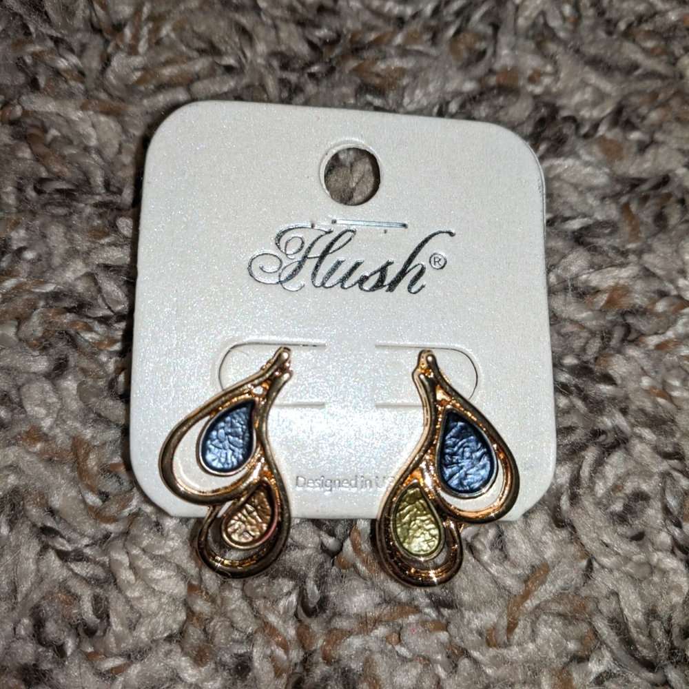 NWT! Hush Earrings 🤩